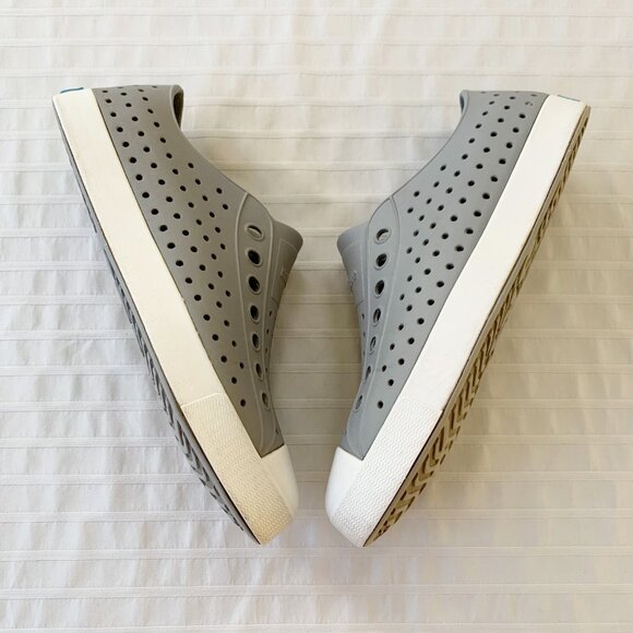 Native Jefferson Sneakers • Grey • Youth 6 - Picture 1 of 9